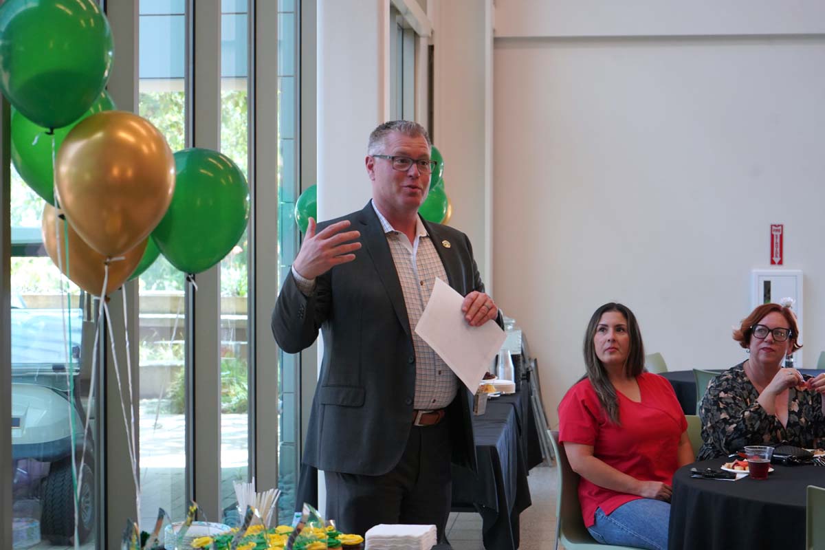 People enjoying the Retiree and Tenure Celebration