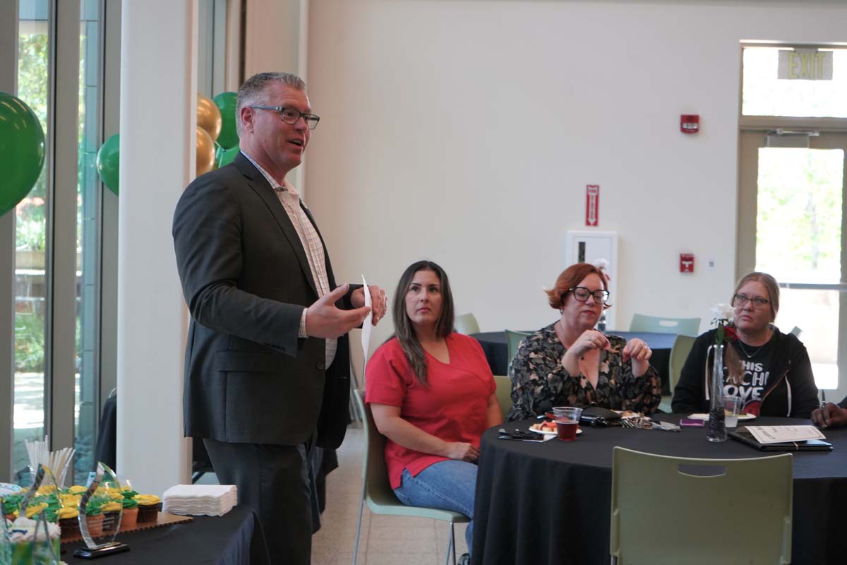 People enjoying the Retiree and Tenure Celebration