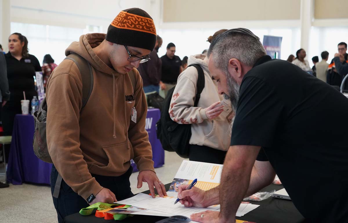 Students attend a STEM Transfer and Career Fair at CHC.