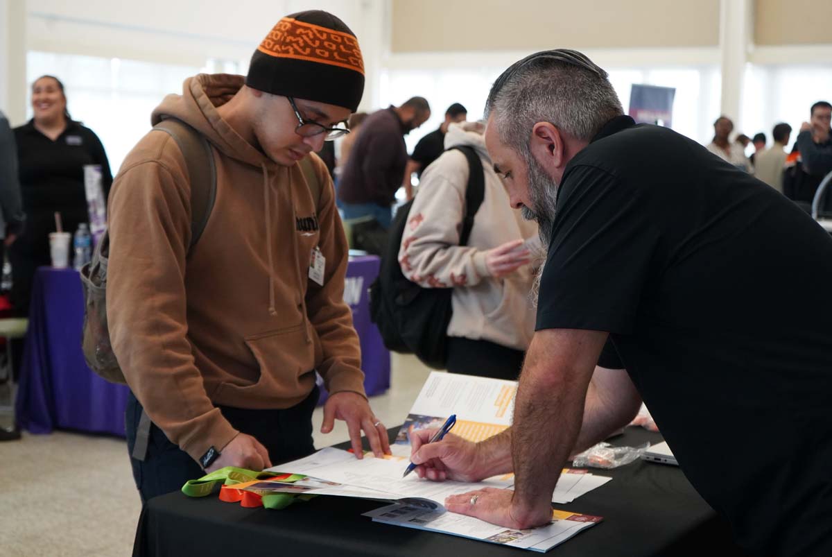 Students attend a STEM Transfer and Career Fair at CHC.