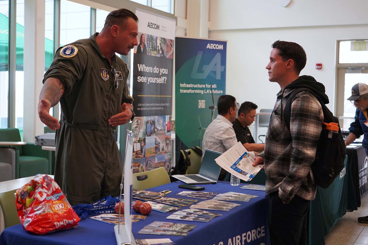 Students attend a STEM Transfer and Career Fair at CHC.