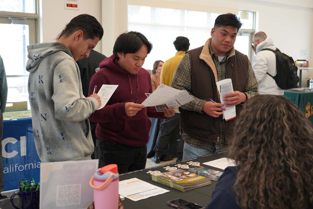 Students attend a STEM Transfer and Career Fair at CHC.