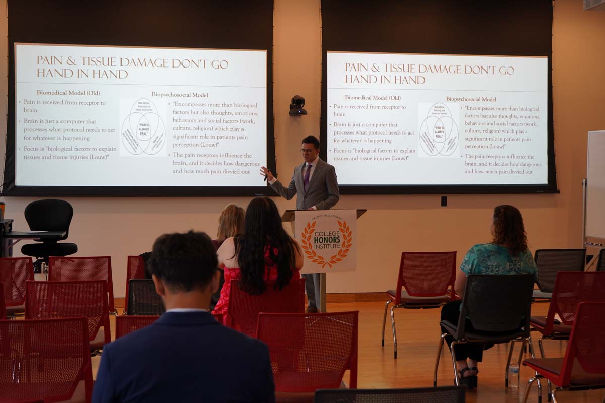 Students present their research at CHC Honors Conference.