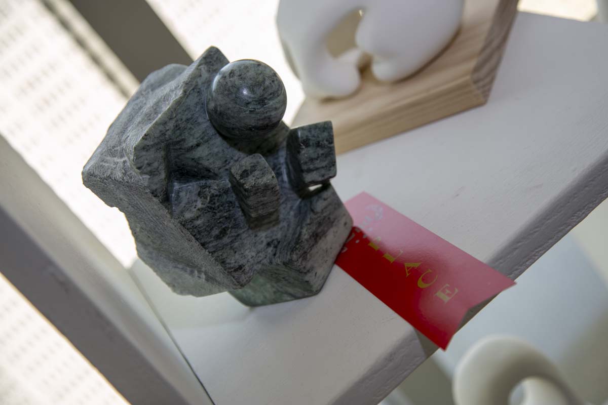 This is a sample image caption.