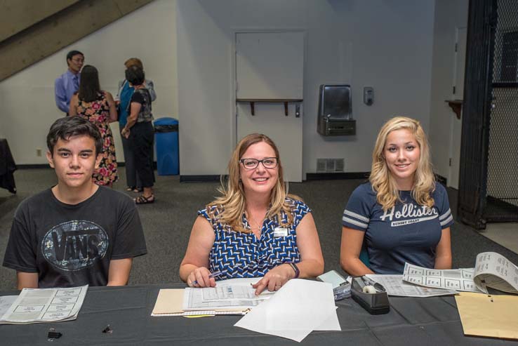 Students and staff attend Donor Scholar event.