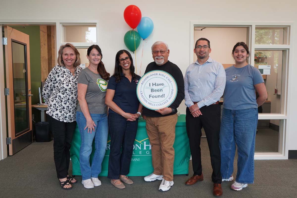 Roadrunner Road Call team of 6 posing