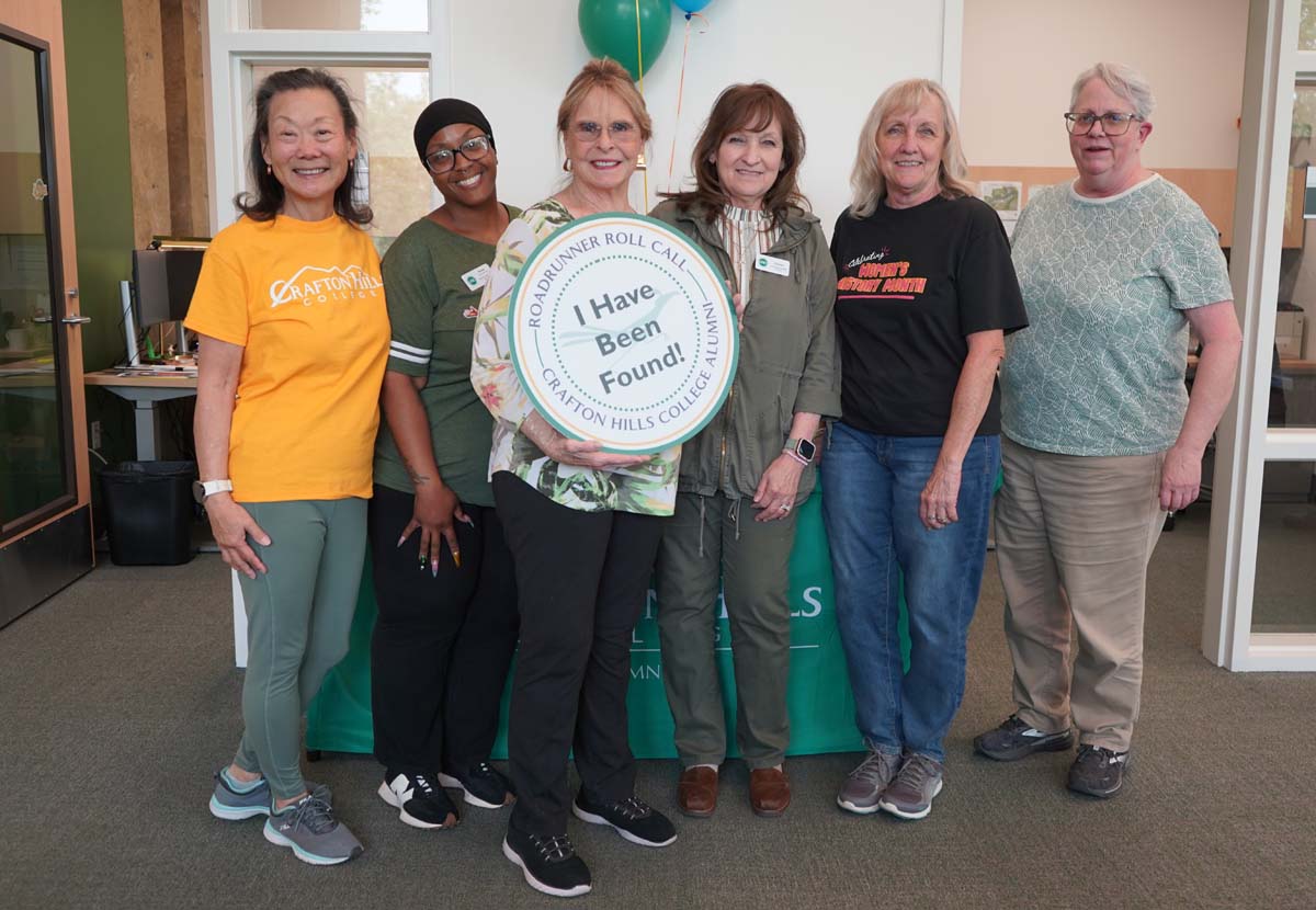 Roadrunner Road Call team of 6 posing