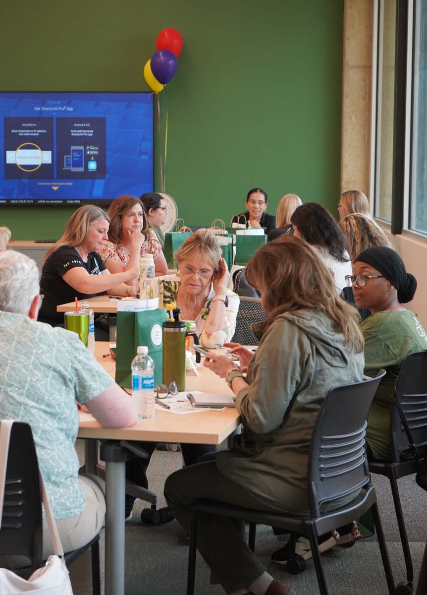 Roadrunner Road Call teams at tables working