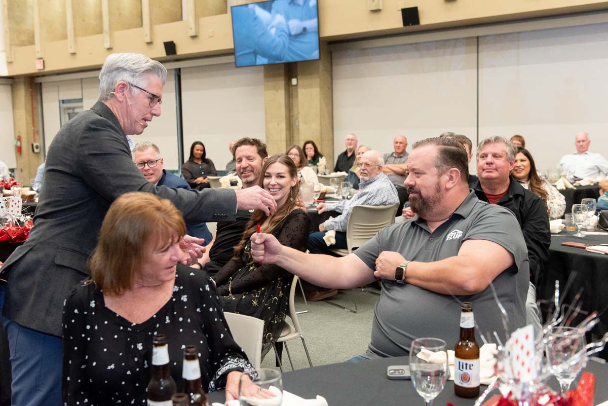 President's Circle Magic Night Danny Ray with volunteer