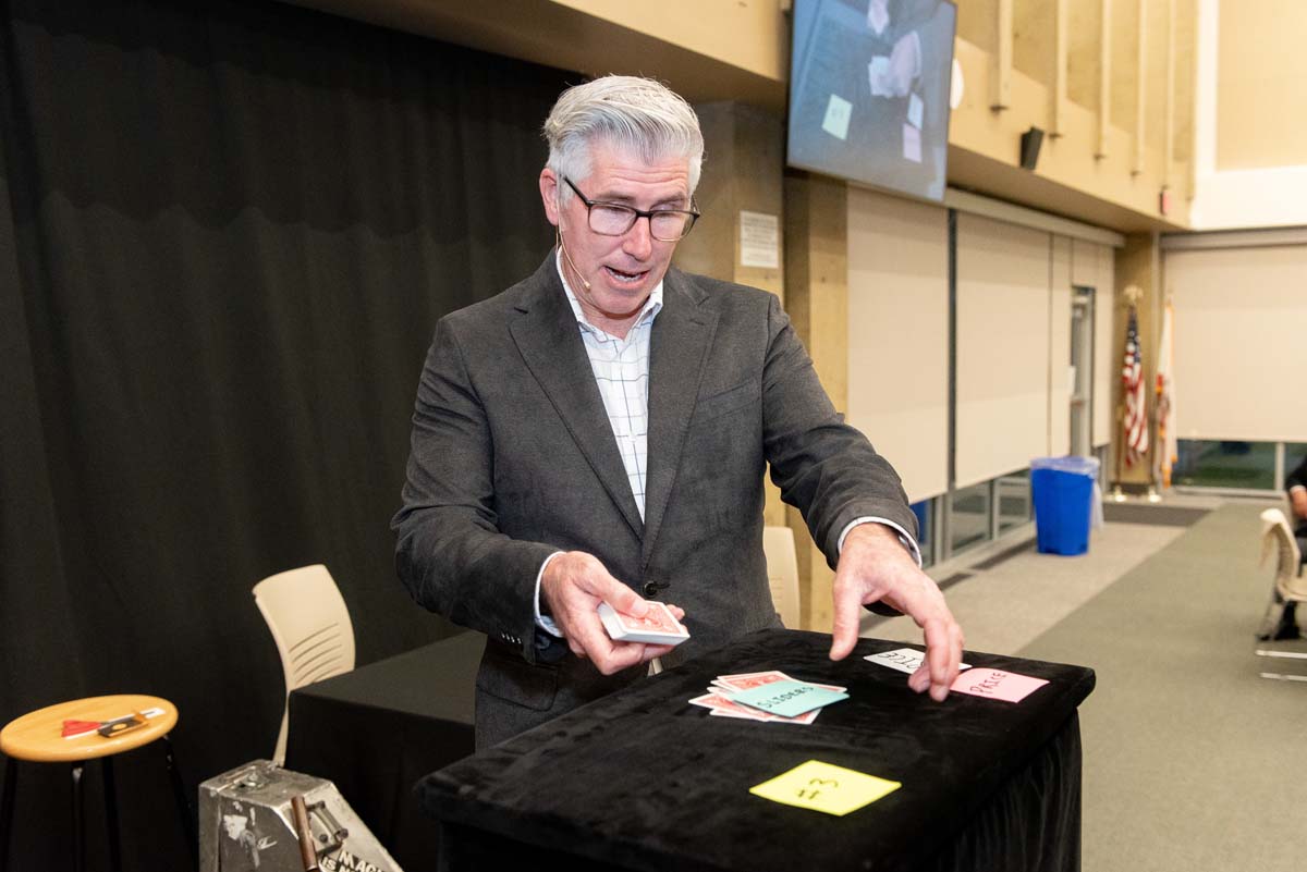 President's Circle Magic Night Day Ray with cards