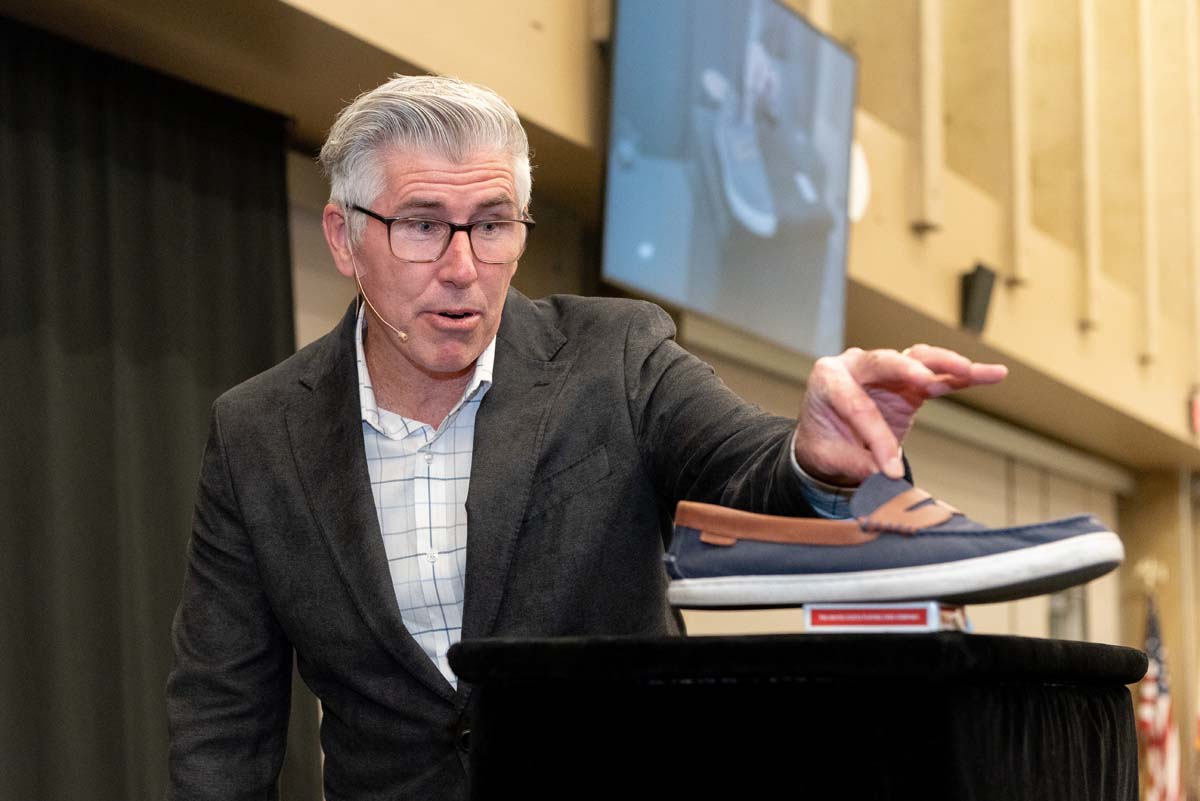 President's Circle Magic Night Danny Ray wtih shoe