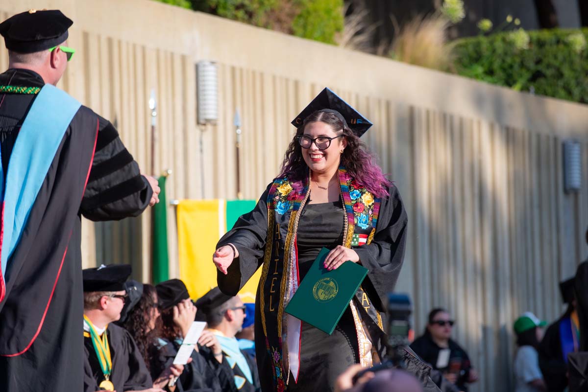 Grad shaking hand
