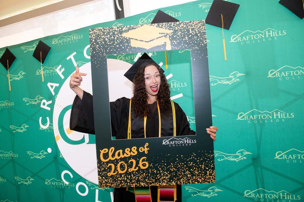 grad with class of 2026 sign
