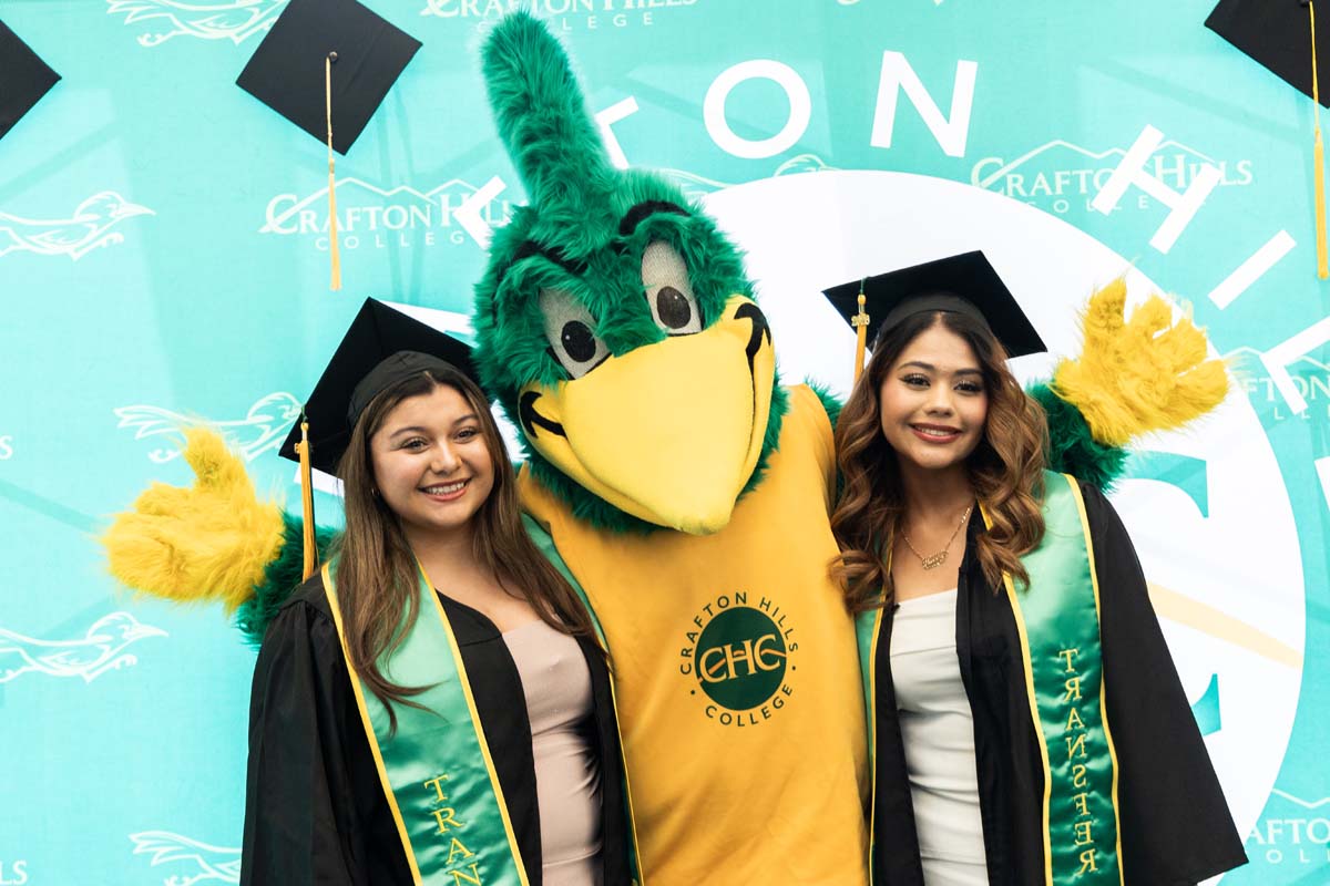 Two grads with Ryker