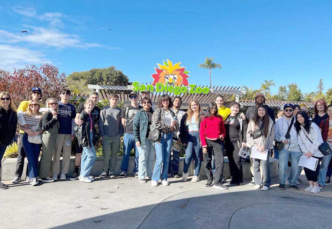 CHC Students from Biological Anthropology Attend Zoo Field Trip.